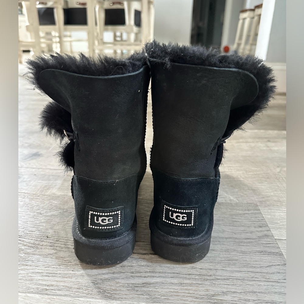 LIKE NEW Ugg Bailey Button Bling boot black size 9
